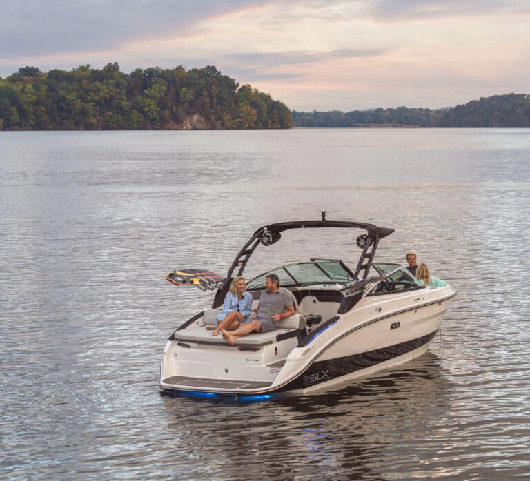 Time with friends is always special aboard your Sea Ray. Time with friends is always special aboard your Sea Ray.