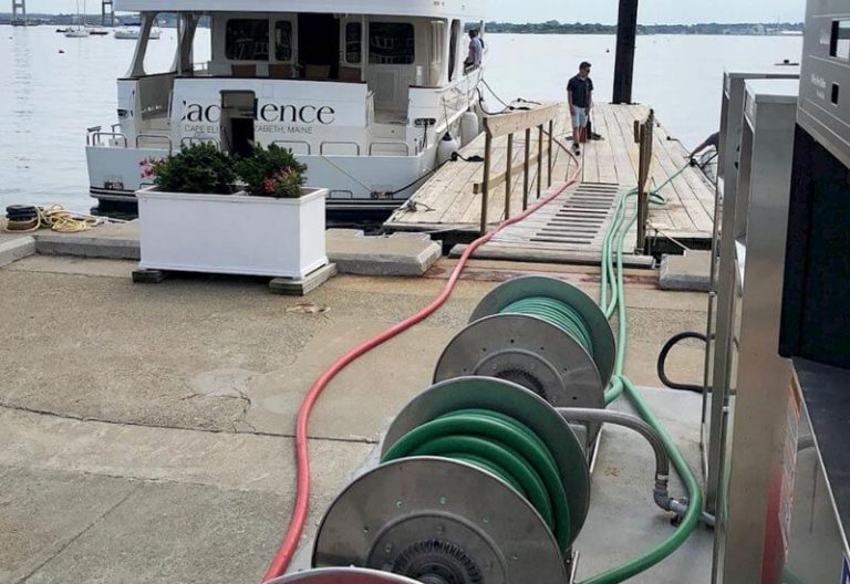 Use our convenient fuel dock. Use our convenient fuel dock.