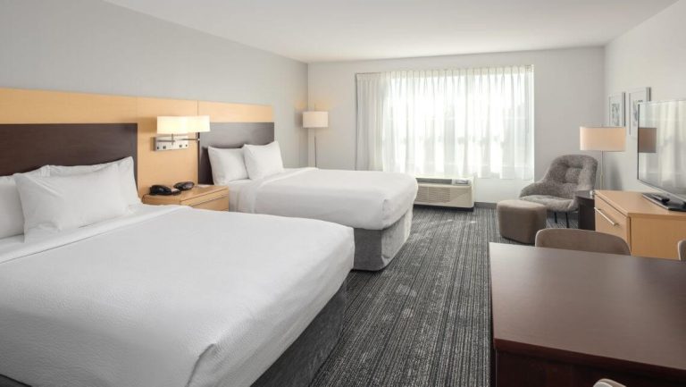 Studio Suite with 2 Queen Beds Studio Suite with 2 Queen Beds