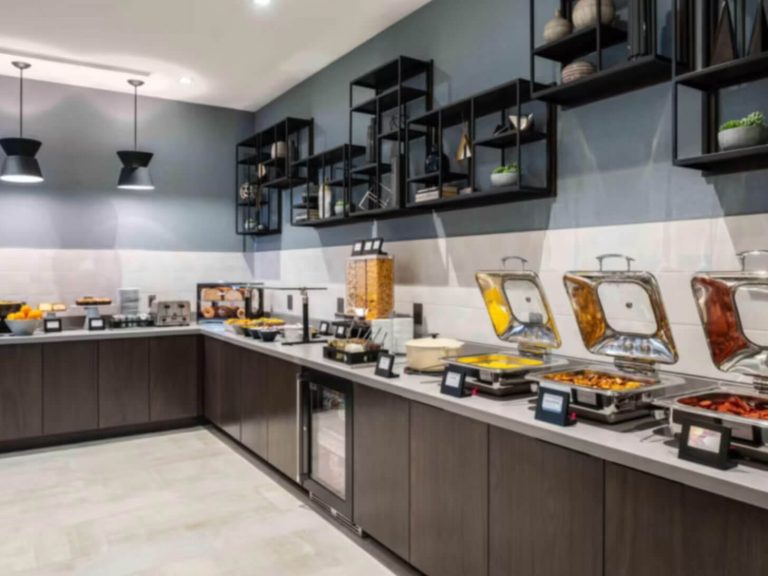 Dining 768x576